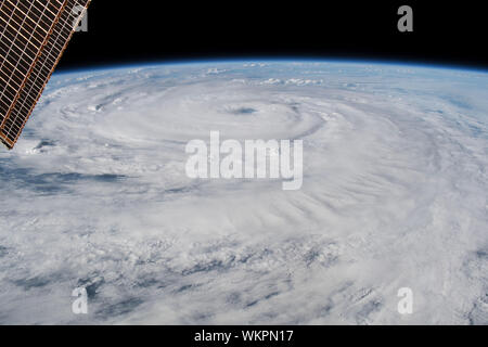 L'uragano Florence, categoria 4, 12 settembre 2018, vicino alla costa del Nord e Sud Carolina, dalla NASA, ISS/DPA Foto Stock