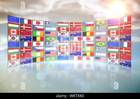 Generati digitalmente la schermata che mostra collage bandiere internazionali Foto Stock