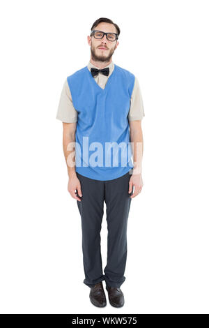 Geeky hipster indossa un maglione vest su sfondo bianco Foto Stock