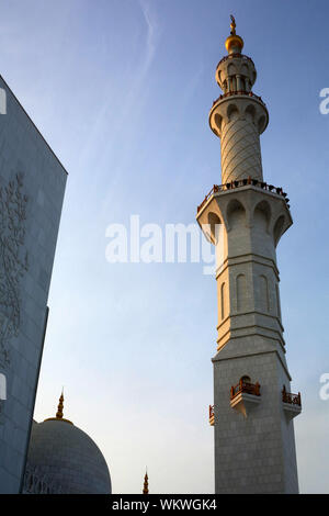 Minareto. Mosquée Sheikh Zayed. 1995. Abou Dhabi. / Moschea Sheikh Zayed. 1995. Emirato di Abu Dhabi. Foto Stock