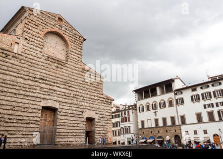 Basilica di San Lorenzo in un giorno di pioggia, Firenze, Toscana. Italia Foto Stock