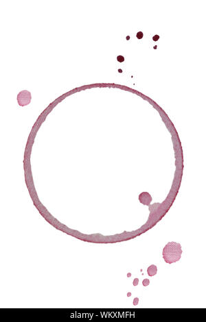 Bicchiere da vino macchia ad anello con texture isolato su uno sfondo bianco. Foto Stock