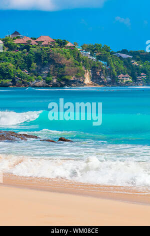 Onde da surf e 'turqoise' acqua Foto Stock