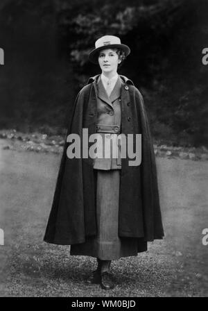 Eleanor Butler Roosevelt, moglie di Theodore Roosevelt, Jr., piena lunghezza Ritratto indossano uniformi YMCA ha progettato durante la I guerra mondiale, 1936 Foto Stock