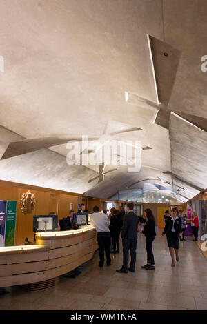 Il Parlamento scozzese Lobby, Edimburgo, Scozia, Regno Unito Foto Stock