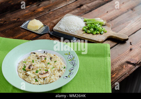 Italien risotto con funghi e cipolline Foto Stock