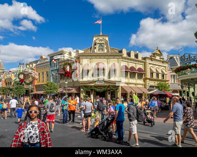 Il Magic Kingdom Park View e gli edifici in Orlando, Florida. Il Magic Kingdom è il più visitato il parco a tema del mondo. Foto Stock