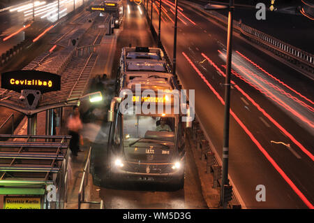 Gli autobus filea dimostrato che essi non erano abbastanza potenti per operare in Istanbul Foto Stock