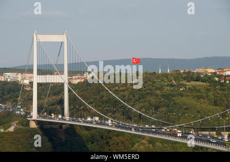 Il Ponte sul Bosforo a Istanbul Asia separa dall'Europa Foto Stock