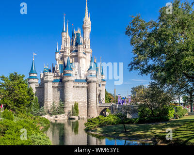 Vedute della famosa Disney World vicino a Orlando in Florida. Disney World è uno dei più grandi e famosi parchi di famiglia. Foto Stock