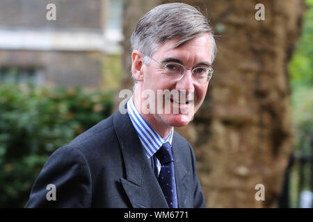 Londra, Regno Unito. 04 Sep, 2019. Leader della House of Commons Giacobbe Rees-Mogg è visto a Downing Street a Londra. Credito: SOPA Immagini limitata/Alamy Live News Foto Stock