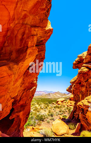 Rocce Rosse lungo Northshore Road SR167 in Lake Mead National Recreation Area corre attraverso semi paesaggio deserto tra Boulder City e Overton, NV US Foto Stock