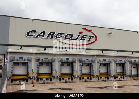 Ormeggio vuoto alla base principale di CargoJet all'Aeroporto Internazionale di John C. Munro Hamilton. Foto Stock