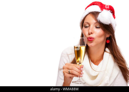 Giocoso donna celebrando il Natale soffia un bacio Foto Stock