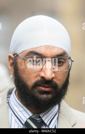 Londra, Regno Unito. 04 Sep, 2019. Ex Inghilterra cricketer e braccio sinistro spinner Mudhsuden Singh Panesar noto come Monty Panesar visto lasciare dal College Green Westminster a Londra. Credito: SOPA Immagini limitata/Alamy Live News Foto Stock