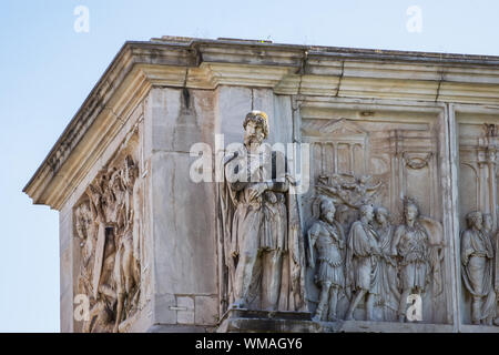 Statue sull arco di Costantino, Foro Romano, Roma, Italia Foto Stock