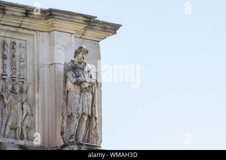 Statue sull arco di Costantino, Foro Romano, Roma, Italia Foto Stock