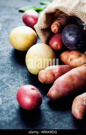 Patate crude Foto Stock