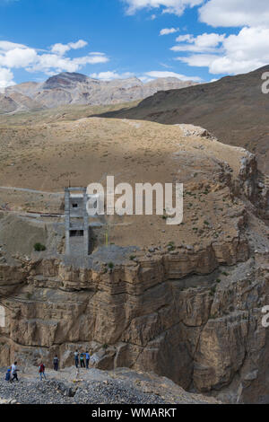 Ponte Chicham nel rendere al villaggio di Kibber,Spiti Valley,Himachal Pradesh, India Foto Stock