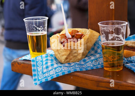 Tedesco, poster retrò, tradizionale oktoberfest, das boot, scritte, scritte, birreria, birreria, currywurst poutine, artigianato, festa della birra Foto Stock