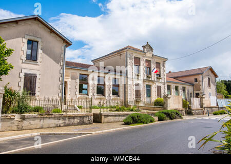 Niort, Francia - 11 Maggio 2019: una Street View di Niort Deux-Sevres Francia Foto Stock