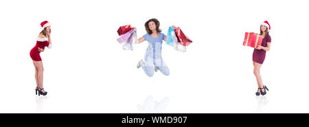 Immagine composita di festosa brunette holding regalo di natale Foto Stock