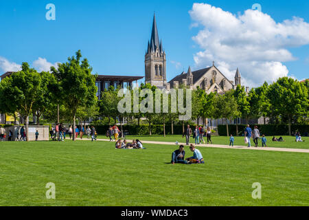 Niort, Francia - 11 Maggio 2019: i giardini della violazione di Niort, Deux-Sevres, Poitou-Charentes, Francia Foto Stock