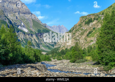 Francia, Hautes Alpes, Parco Nazionale degli Ecrins, L'Argentiere La Bessee, Fournel Valle e il torrente // Francia, Hautes-Alpes, (05), Parco nazionale des Écrins, Foto Stock