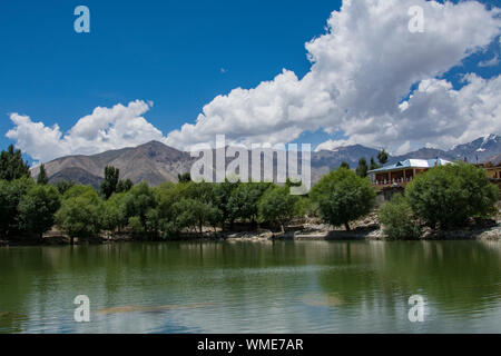 Nako lago vicino monastero Nako in Spiti Valley,Himachal Pradesh, India Foto Stock