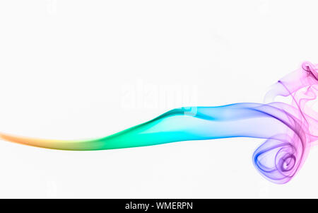 Abstract fumo colorati ricci texture onda isolati su sfondo bianco Foto Stock