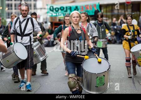 Estinzione i manifestanti della ribellione occupano oggi Deansgate nel centro di Manchester (Venerdì 30 agosto 2019) Foto Stock