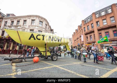 Estinzione i manifestanti della ribellione occupano oggi Deansgate nel centro di Manchester (Venerdì 30 agosto 2019) Foto Stock