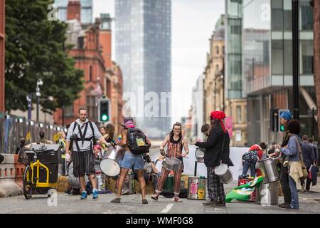 Estinzione i manifestanti della ribellione occupano oggi Deansgate nel centro di Manchester (Venerdì 30 agosto 2019) Foto Stock