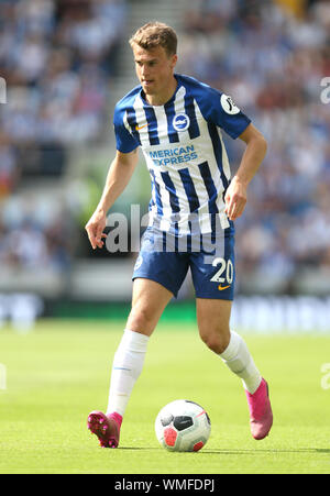 Brighton e Hove Albion's Solly Marzo in azione Foto Stock