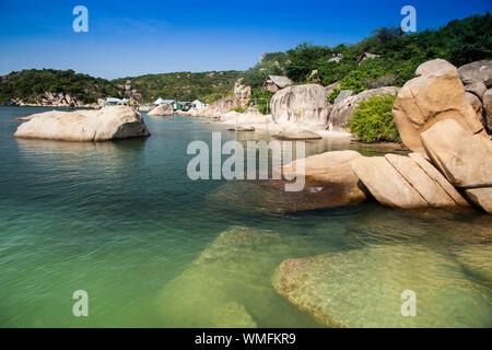 La spiaggia e il resort di Sao Bien, Baia di Cam Ranh, sul mare della cina del sud, Ninh Thuan, Vietnam Asia Foto Stock