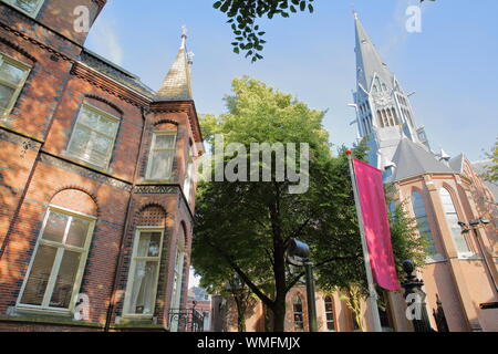 Chiesa Vondelkerk (progettato nel 1870 dall'architetto PJH Cuypers), che si trova sulla Vondelstraat street vicino al Parco di Vondel Amsterdam, Paesi Bassi Foto Stock