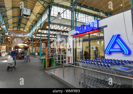 Aldi Markt, Markthalle Neun, Eisenbahnstrasse, Kreuzberg di Berlino, Deutschland Foto Stock