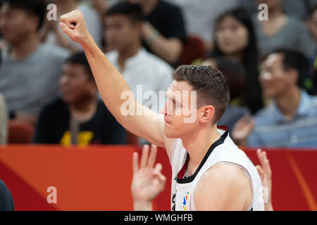 Il 05 settembre 2019, Cina, Shenzhen: Basket: WM, Germania - Giordania, turno preliminare, gruppo G, 3° giornata alla Baia di Shenzhen centro sportivo. La Germania Johannes Voigtmann gesti dopo la fine del gioco. Foto: Swen Pförtner/dpa Foto Stock