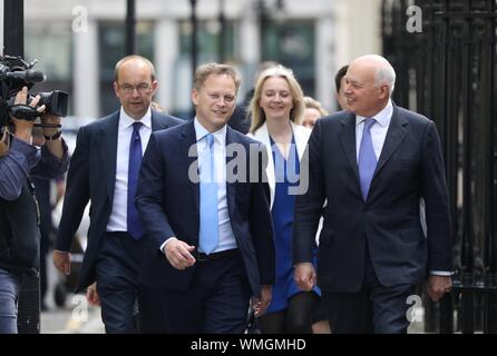 Pic mostra: Boris Johnson sostenitori di lancio arrivare Grant Shapps con Iain Duncan Smith e Liz Truss pic da Gavin Rodgers/Pixel8000 Foto Stock