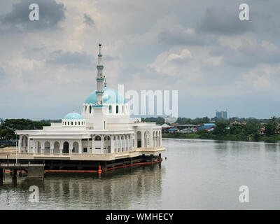 Kuching Floating Moschea Masjid (India), Sarawak, Malaysia Foto Stock