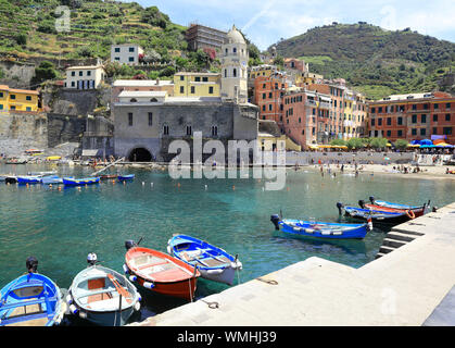 Vernazza Cinque Terre - sulle coste italiane Foto Stock
