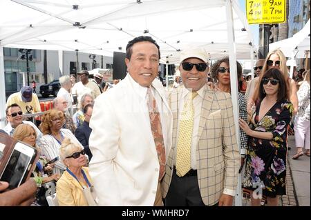 Los Angeles, CA. 4 Sep, 2019. Smokey Robinson, Berry Gordy Jr alla cerimonia di investitura postuma per la stella sulla Hollywood Walk of Fame per Jackie Wilson, Hollywood Boulevard, Los Angeles, CA il 4 settembre 2019. Credito: Michael Germana/Everett raccolta/Alamy Live News Foto Stock