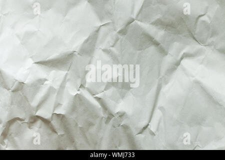 Crumpled libro bianco sullo sfondo. Concetto di ecologia, rifiuti zero, ecologico di imballaggio. Foto Stock