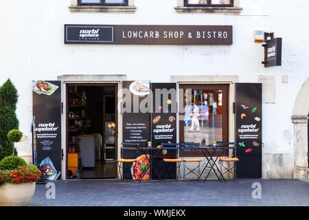 Aggiornamento Norbi lowcarb shop & Bistro Ristorante shopfront, Várkerület, Sopron, Ungheria Foto Stock