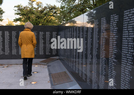 L'Oregon il Memoriale della Seconda Guerra Mondiale si trova sui terreni dell'Oregon State Capitol nel centro cittadino di Salem. Foto Stock