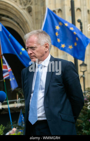 Westminster London, Regno Unito. 5 Settembre 2019.Dr Phillip Lee che ha lasciato il Partito conservatore per diventare un membro liberaldemocratico del Parlamento nel College Green Westminster per dare interviste su Brexit sviluppi in Parlamento Credito: amer ghazzal/Alamy Live News Foto Stock