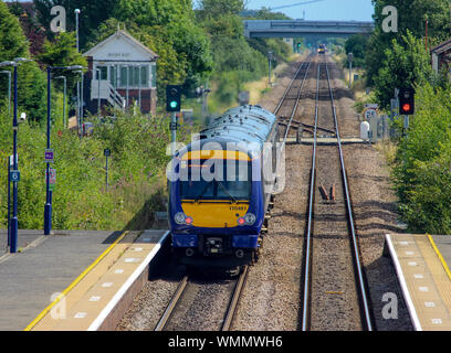 A nord si diparte Turbostar Brough voce a Bridlington attraverso Hull Foto Stock