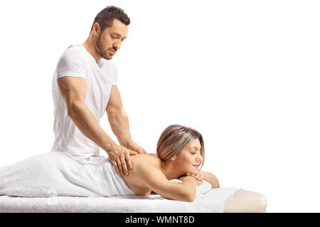 Massaggiatore Master dando un massaggio professionale per una donna isolato su sfondo bianco Foto Stock
