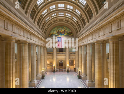 La lobby vuota all'interno dello storico municipio il Lakeside Avenue in Cleveland Ohio Foto Stock