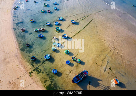 Vista aerea della spiaggia di Eo Gio, Nhon Ly, Quy Nhon, Binh Dinh, Vietnam. Foto Stock